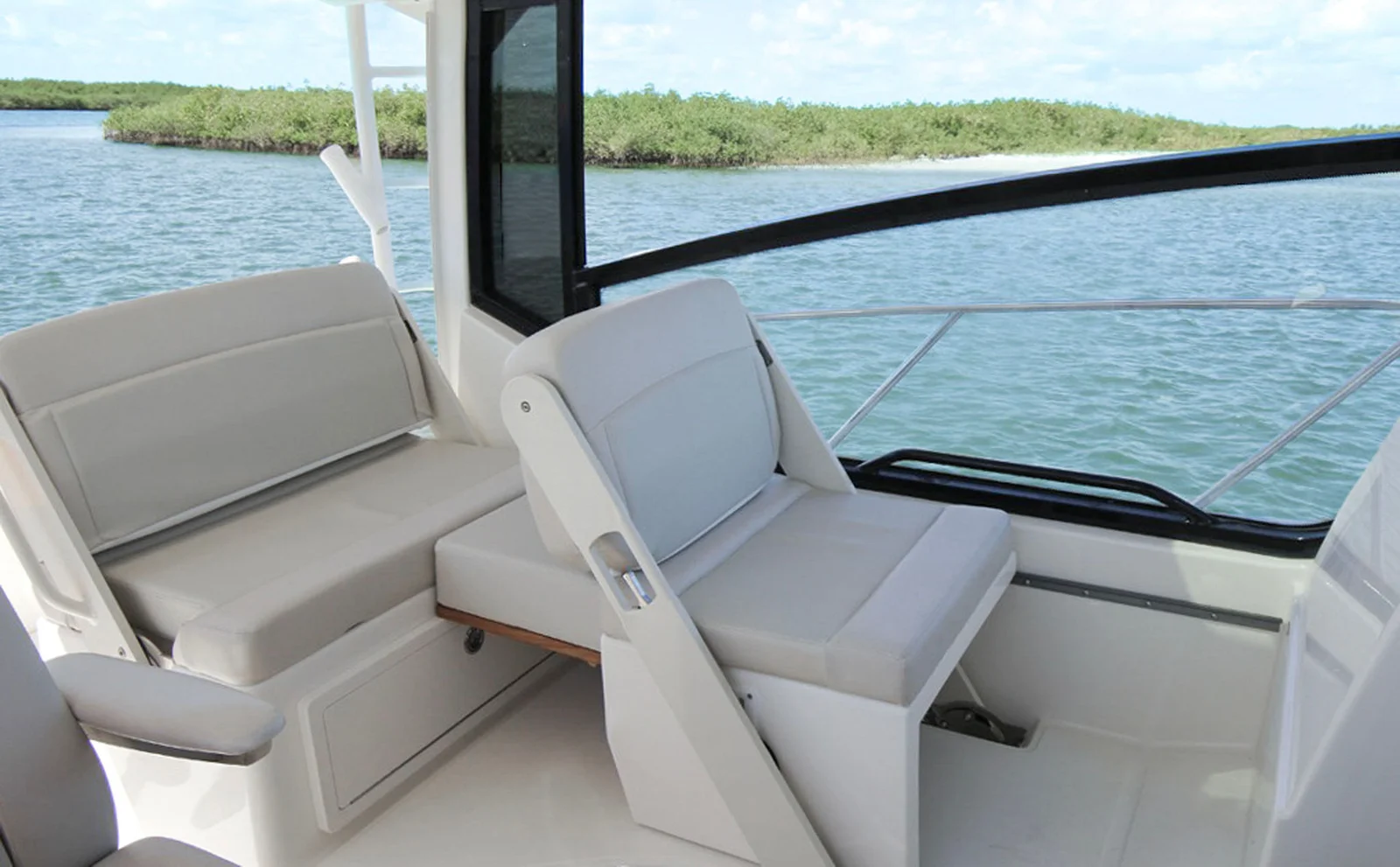 Cockpit seating — Boston Whaler 325 Conquest reference photograph